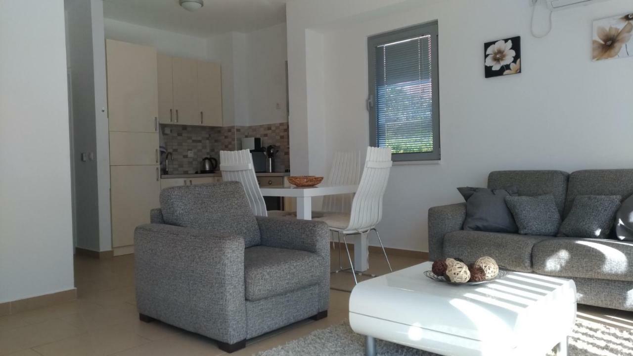 Apartments Acacia Hill Дженовичи Экстерьер фото